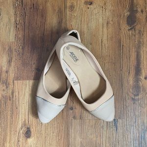 ✨Cute, business formal flats. Slightly worn.